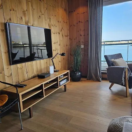 Apartmanhotel Fab 8 Sardinfabrikken - Island 4*